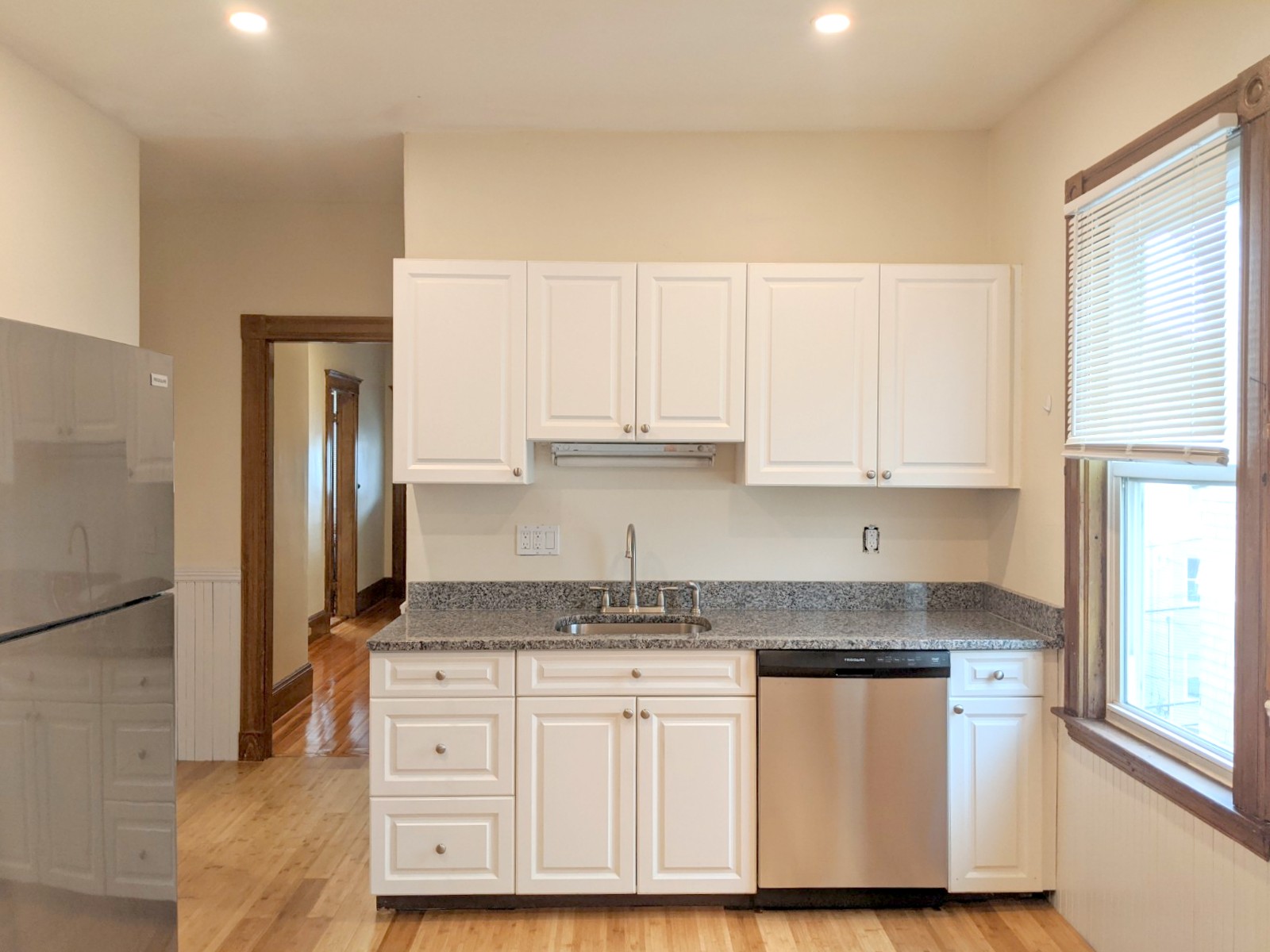 9 Belknap St, West Somerville