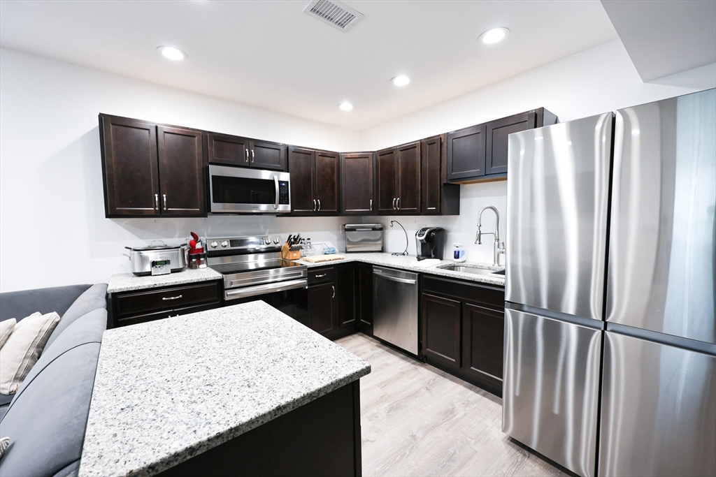 79 Granite St, Weymouth