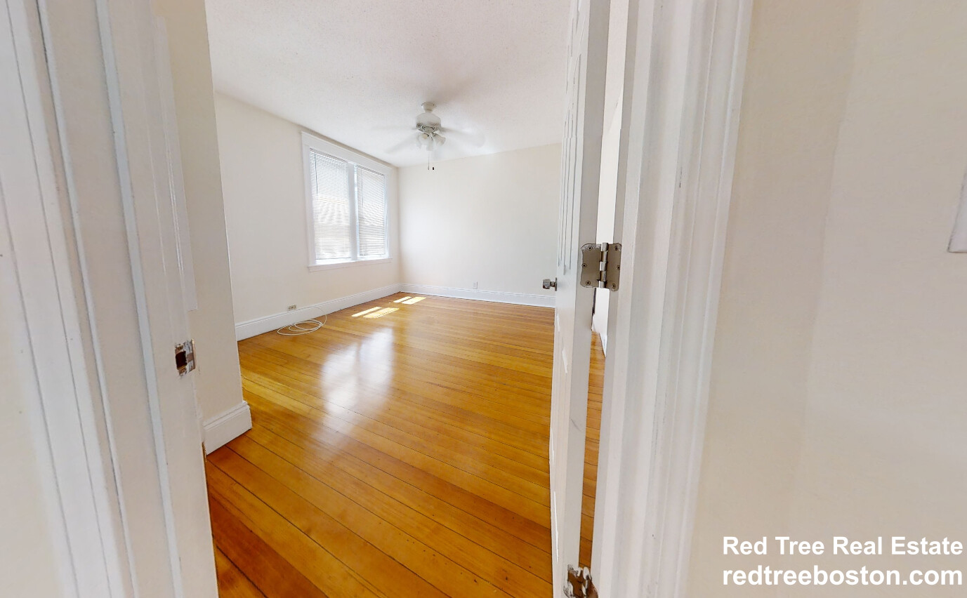 5 Barrows St, Allston