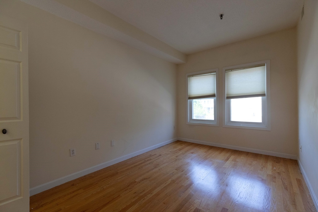 2456 Massachusetts Ave, North Cambridge