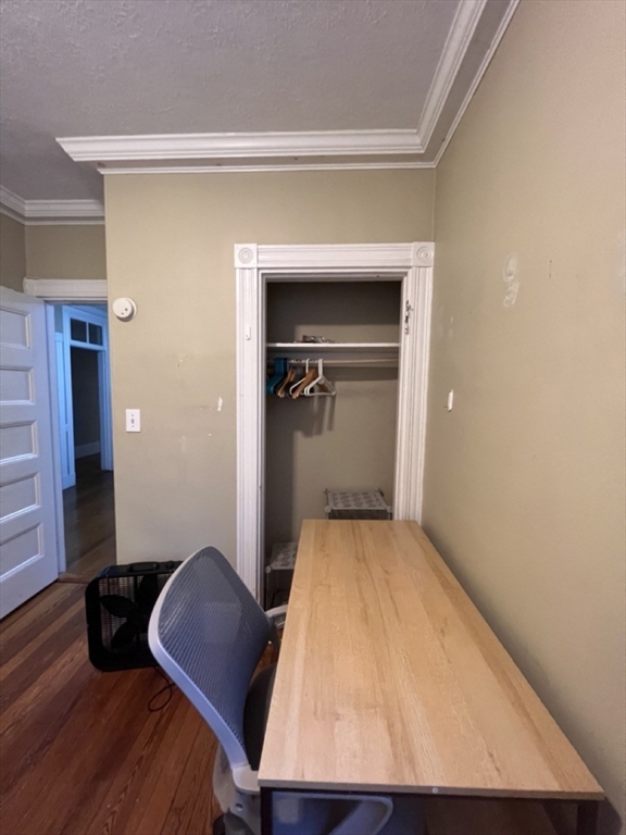 18 Homer, Central Village