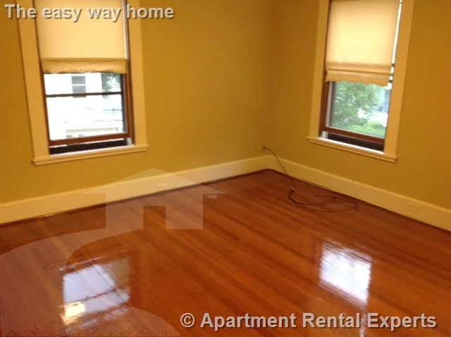 26 Dover St, Davis Square