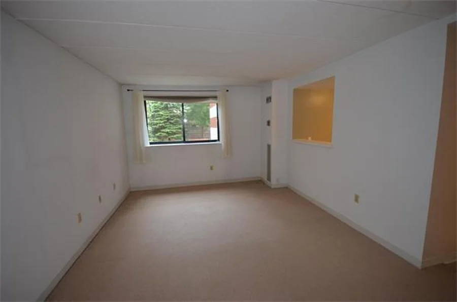 1933 Commonwealth Ave, Brighton