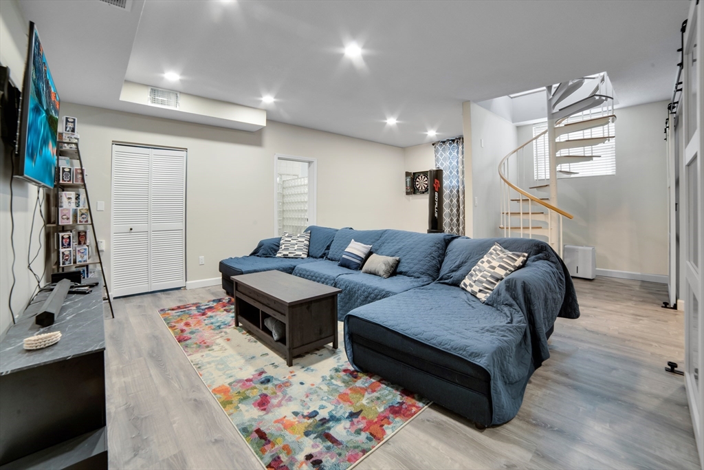 15 Ocean Ave, Winthrop