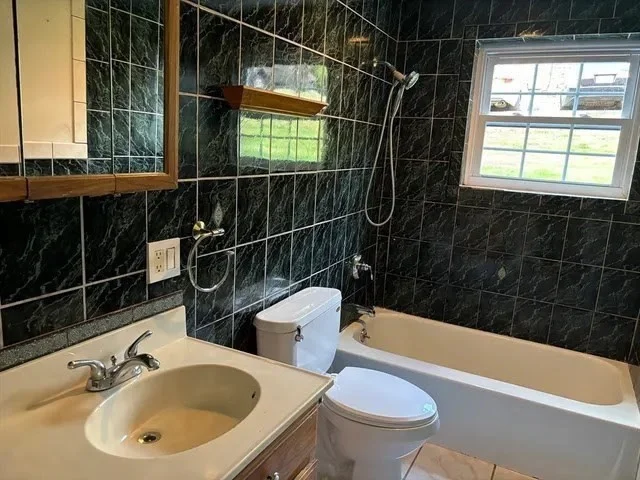 1 Walker Rd, North Andover