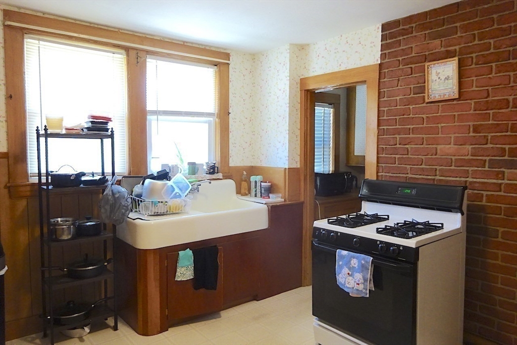 115 Playstead Rd, Medford