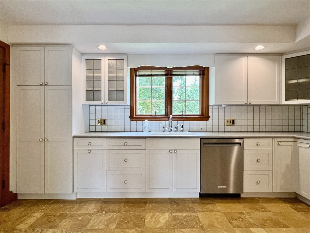 177 R Faneuil St, Oak Square