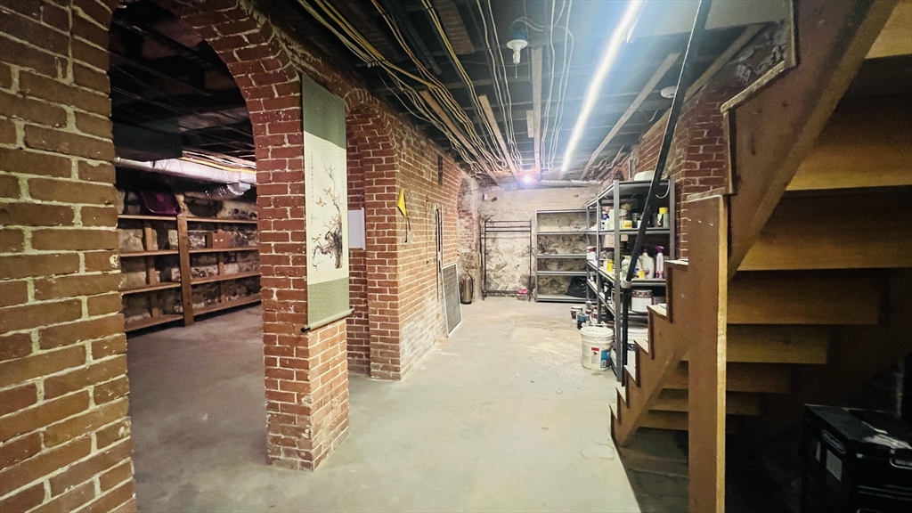 519 Main St, Waltham