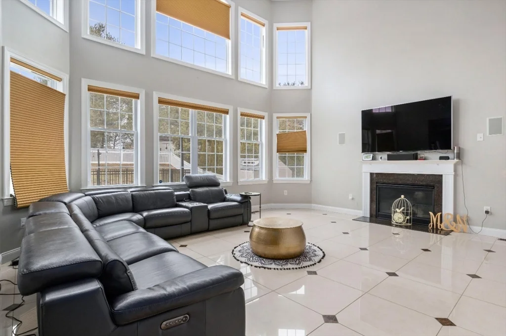 77 Hound Pack Cir, Walpole