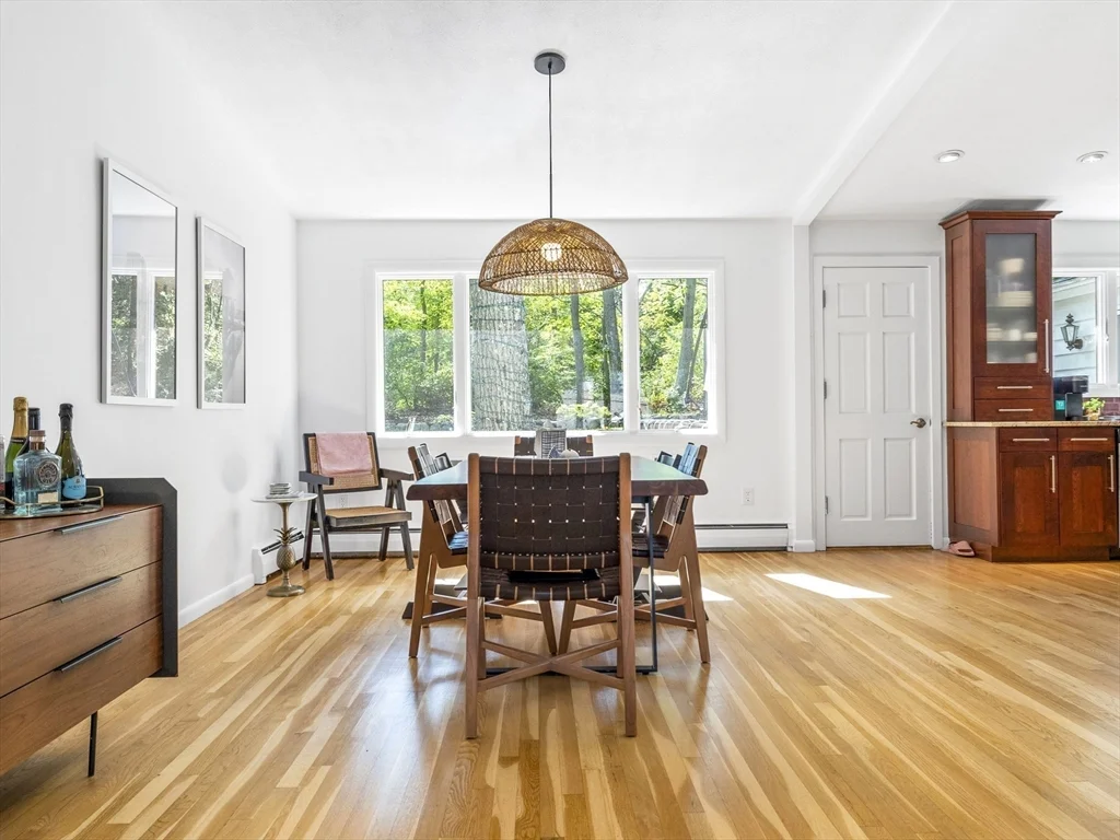 6 Nelson Dr, Chestnut Hill