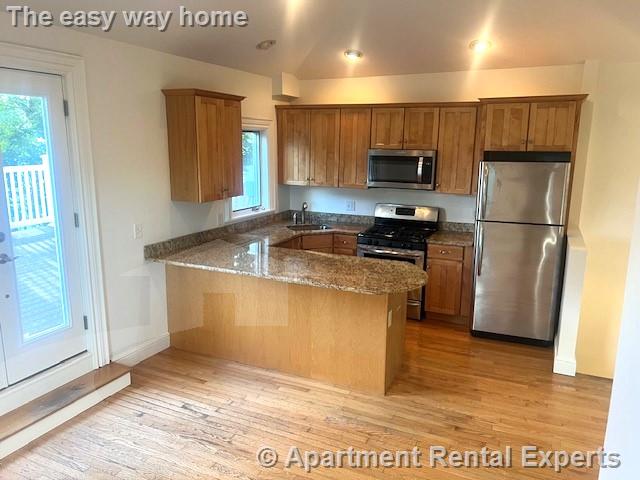 24 Pinckney St, Sullivan Square
