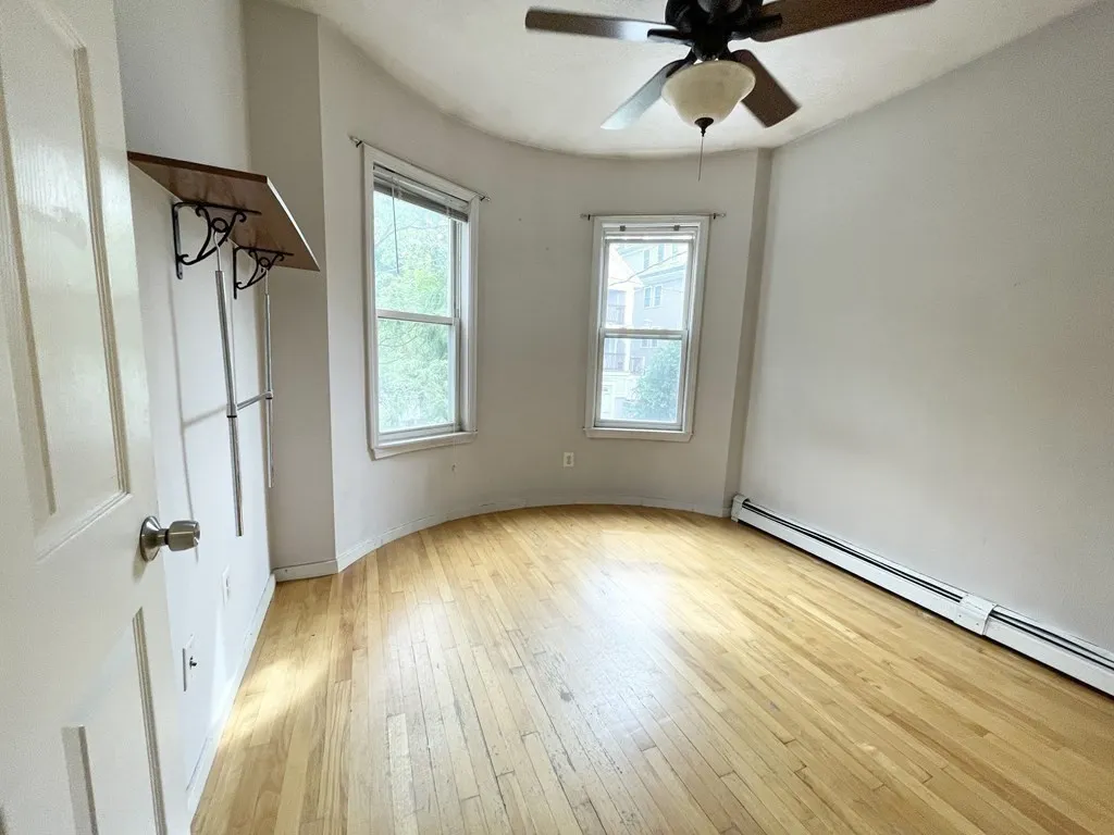 7 Iroquois St, Mission Hill