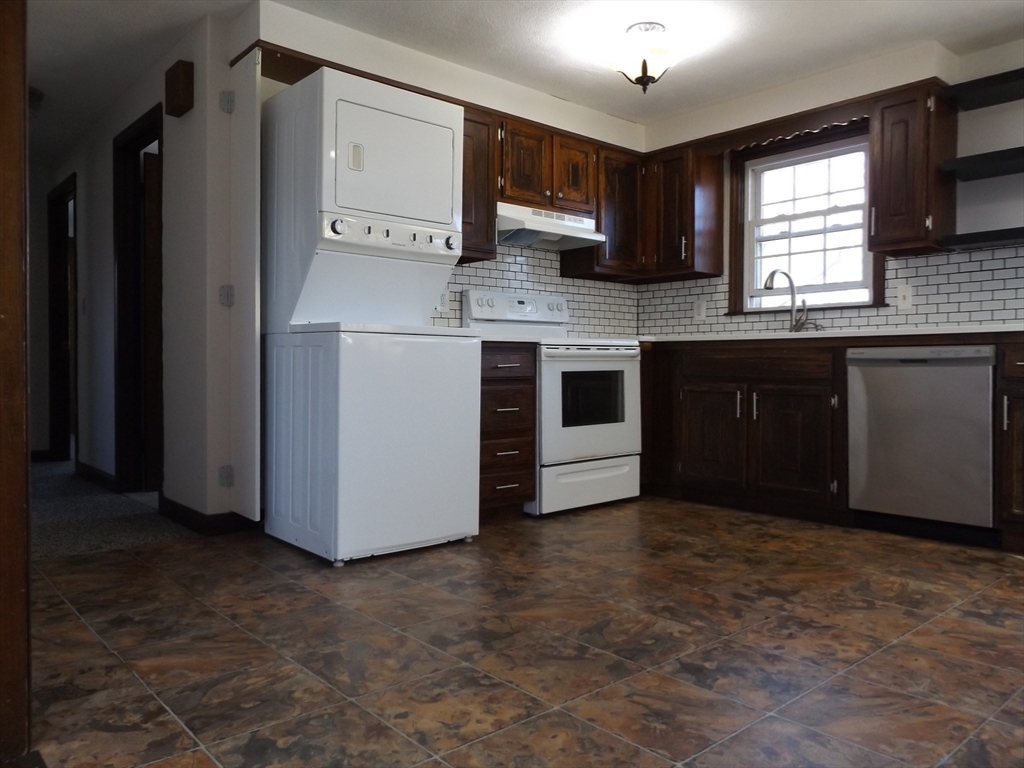 28 Greenwich St, Attleboro