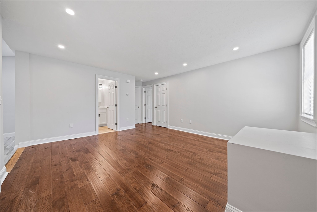 238 Neponset St, Canton