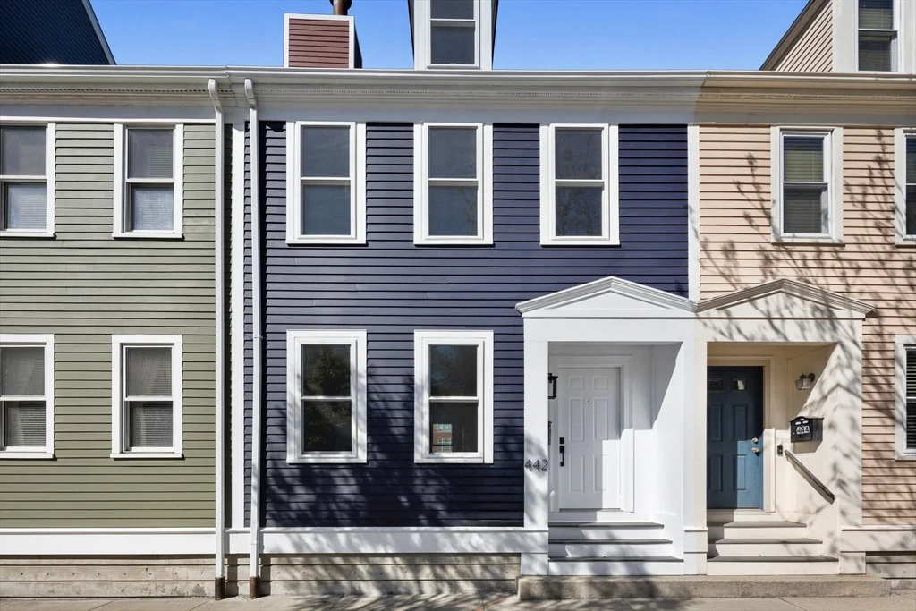 442 Main St, Charlestown