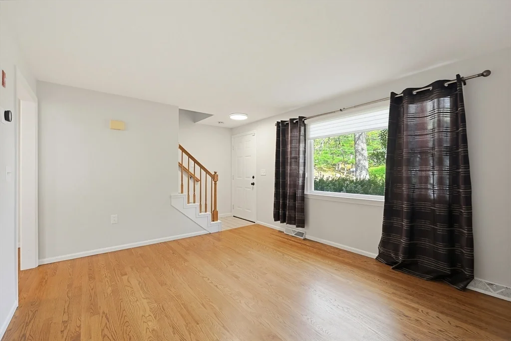1 West Belcher, Foxboro