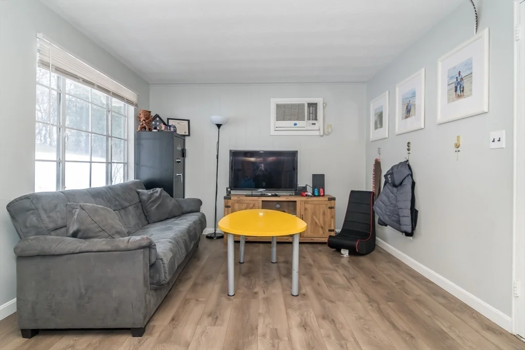 17 Francine Rd, Framingham