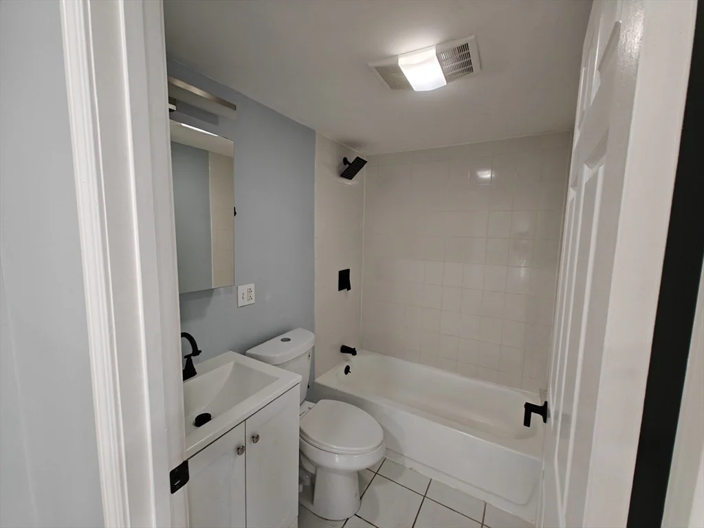102 Mount Pleasant Ave, Roxbury