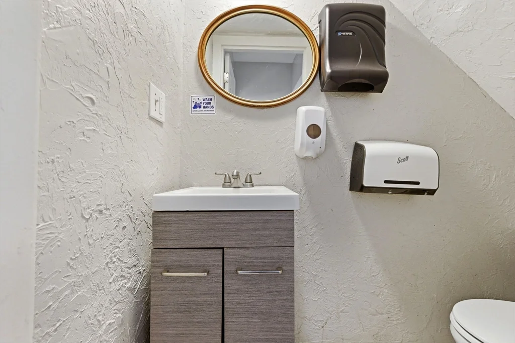 21 John St, Attleboro