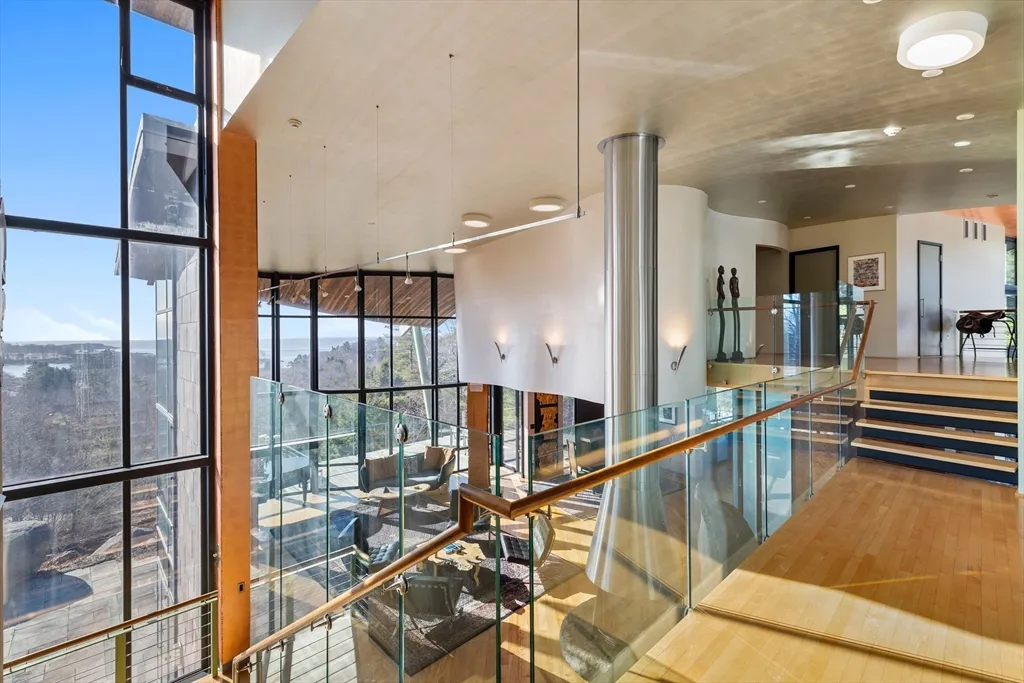 370 Summer St, Manchester