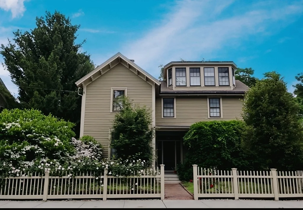 149 Walnut St, High Street Hill