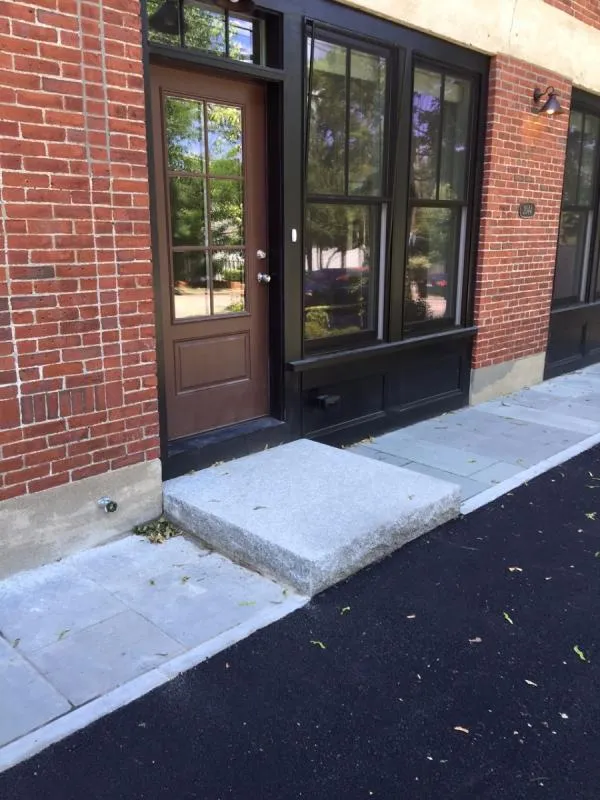 2044 Beacon St, Waban