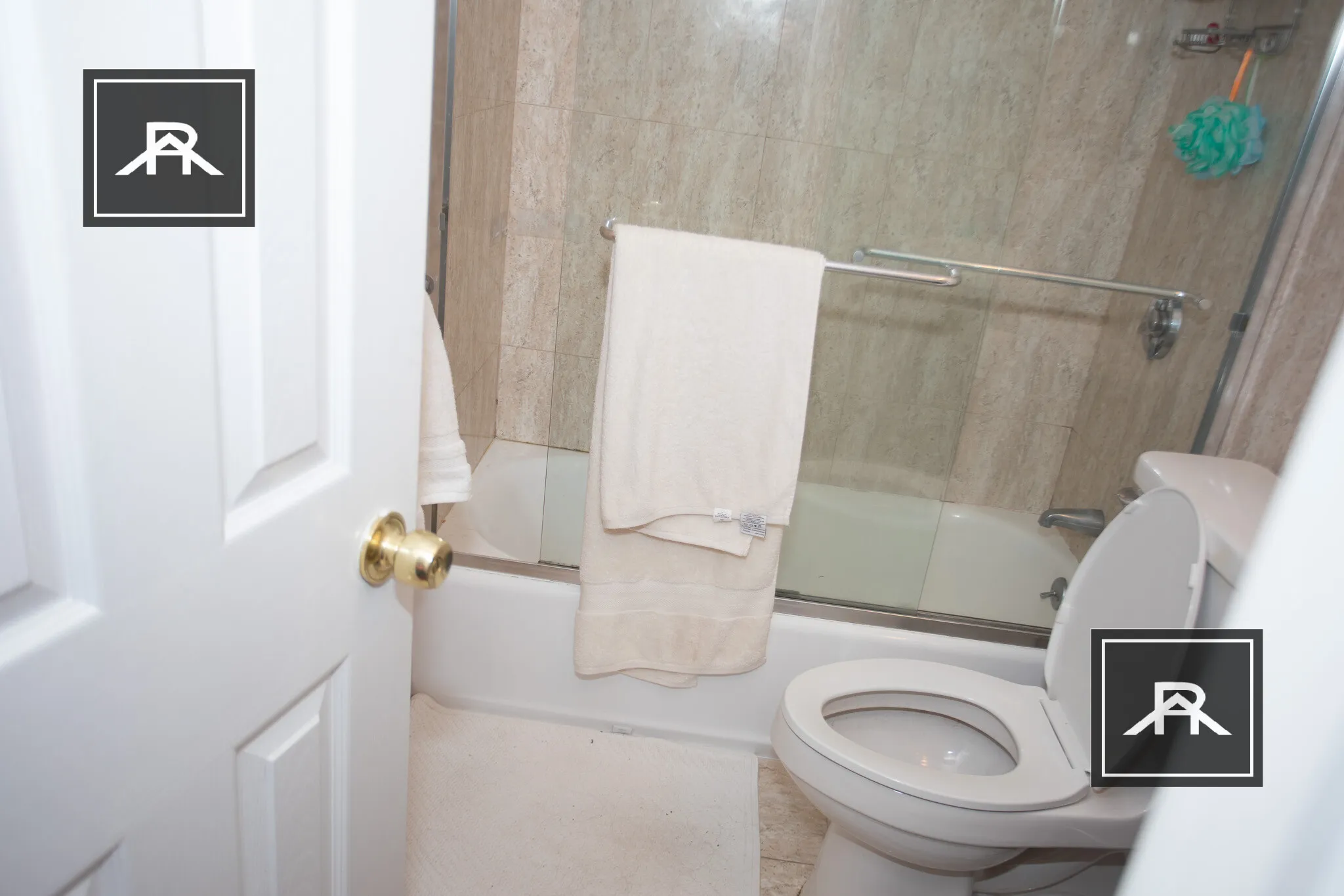 73 Thatcher St, North Brookline