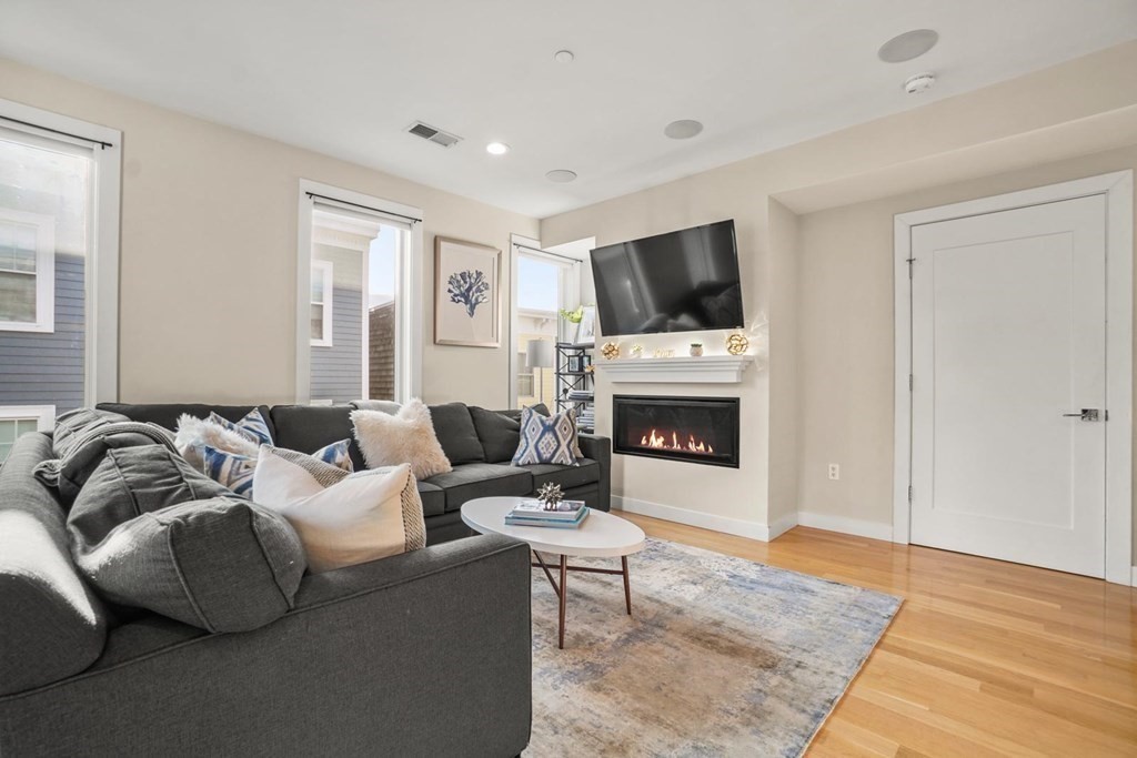 280 Gold St, South Boston