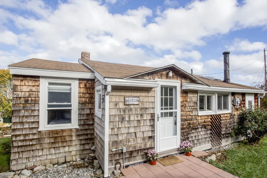 43 Bayview Rd, Great Neck