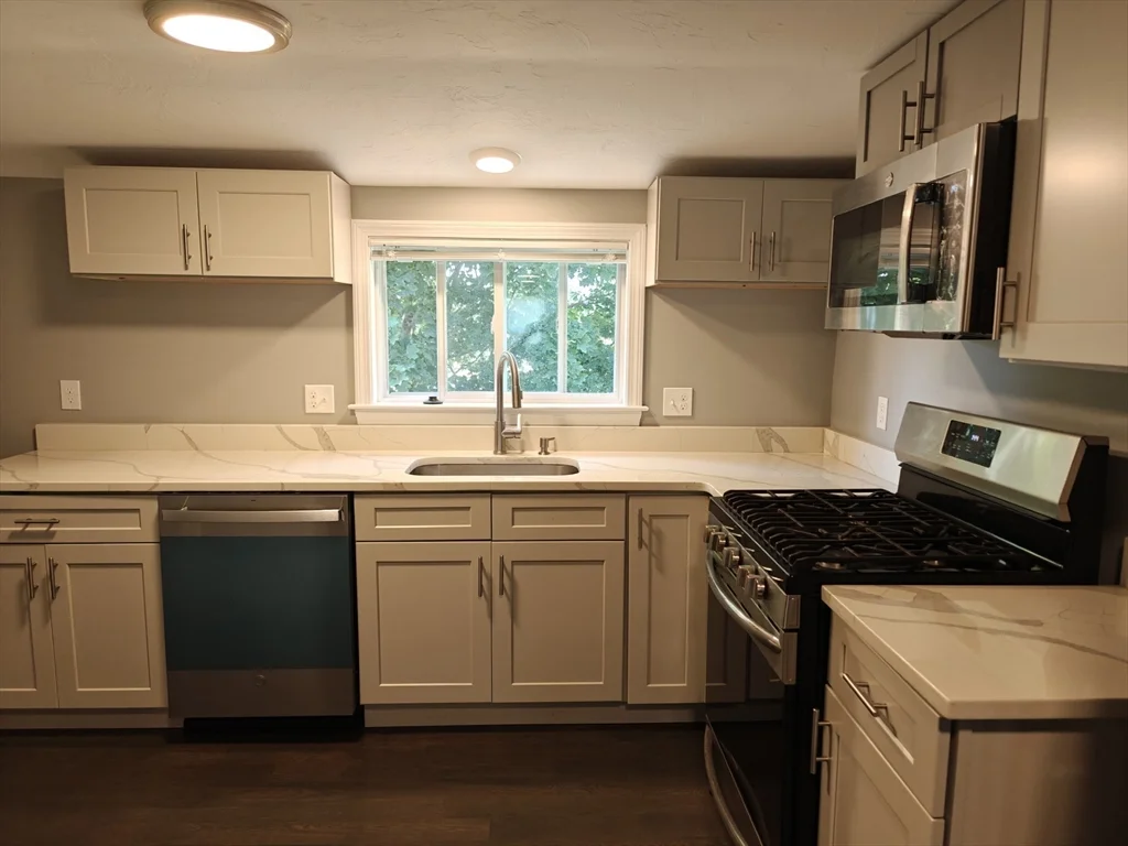 105 Holyoke St, Lynn