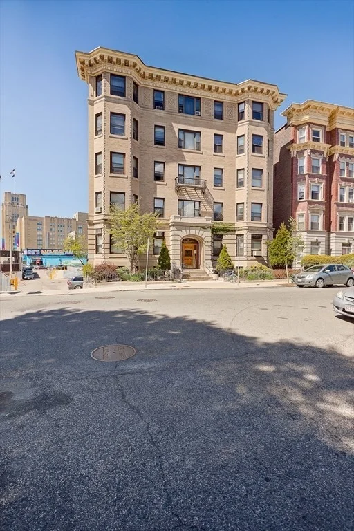 137 Peterborough St, Fenway