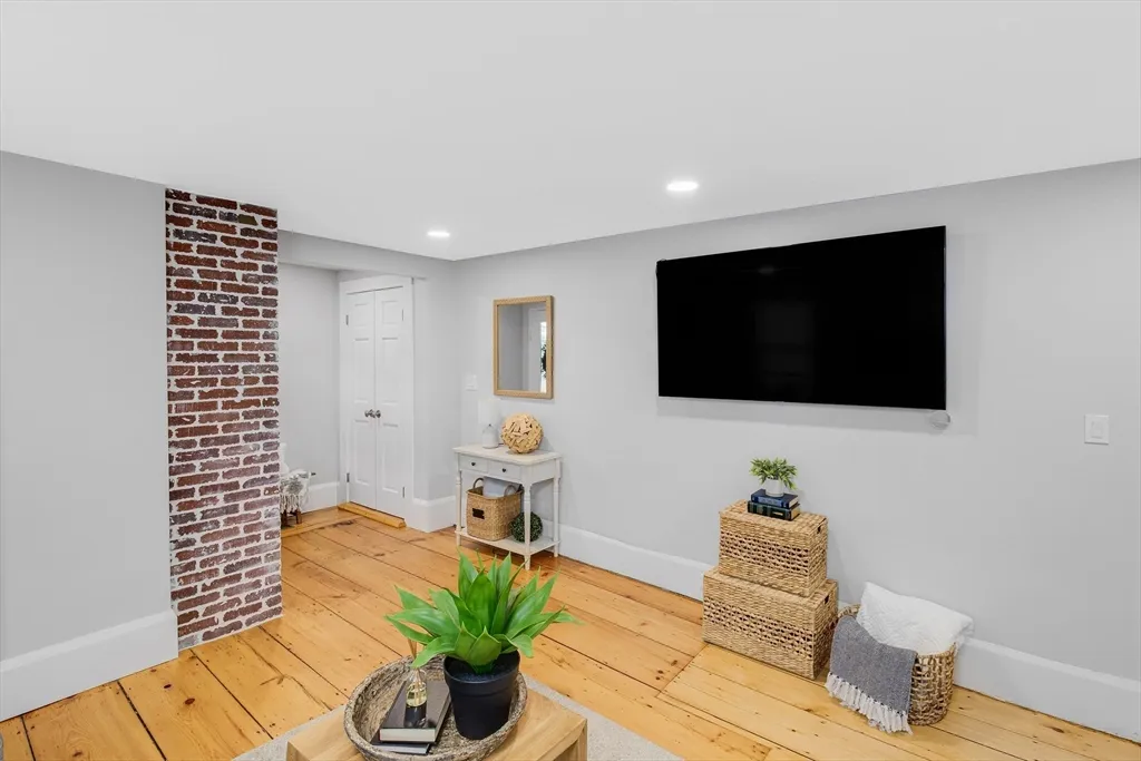 7 Summer St, Newburyport