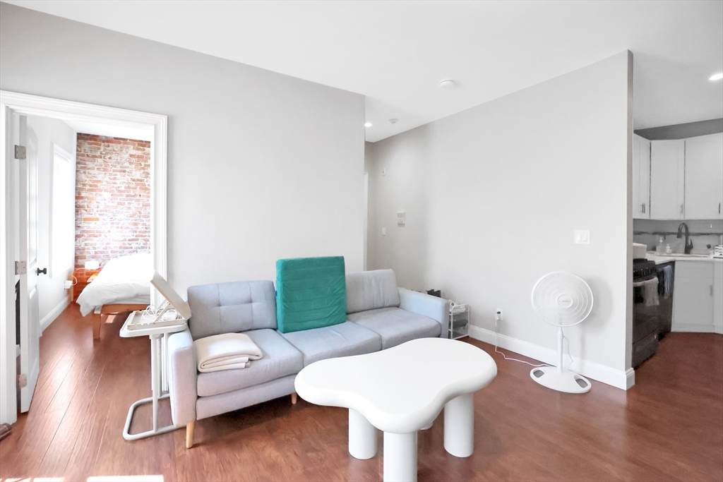 284 E Eighth St, South Boston