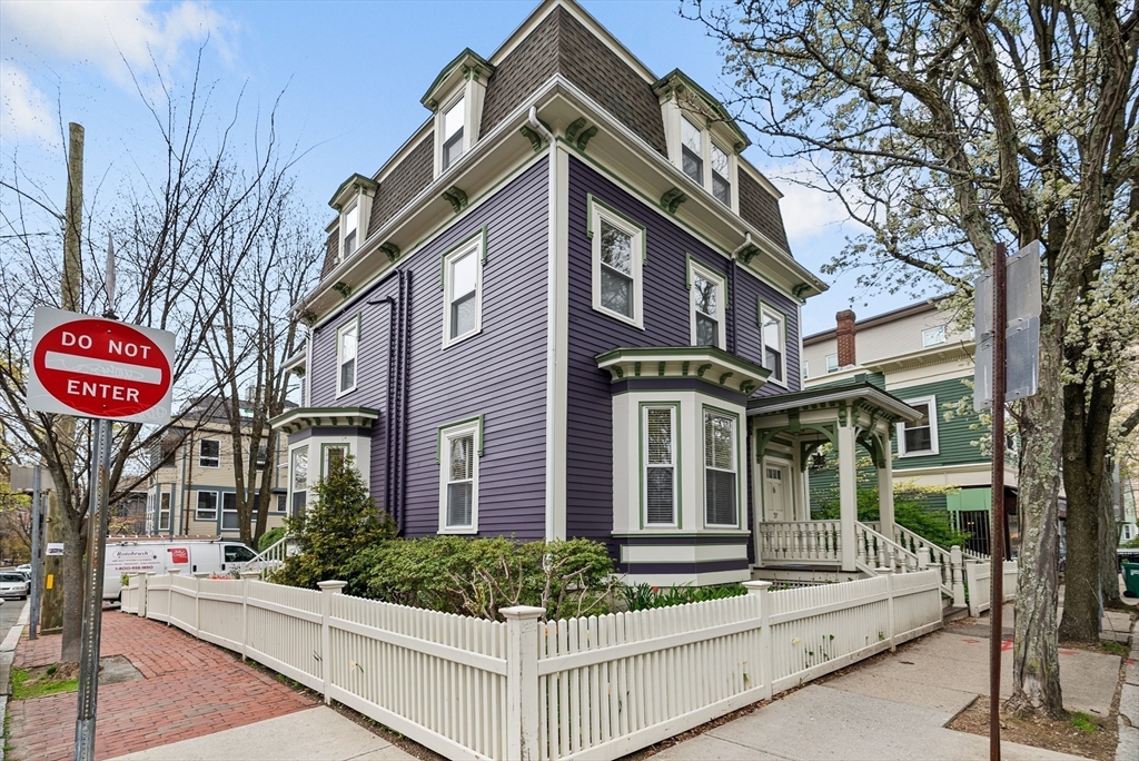 37 Putnam Ave, Riverside