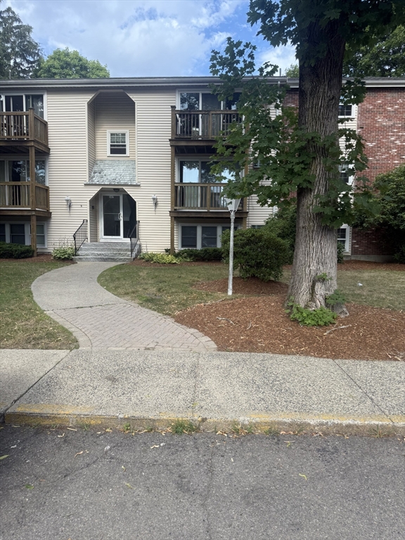 387 Adams St, Abington