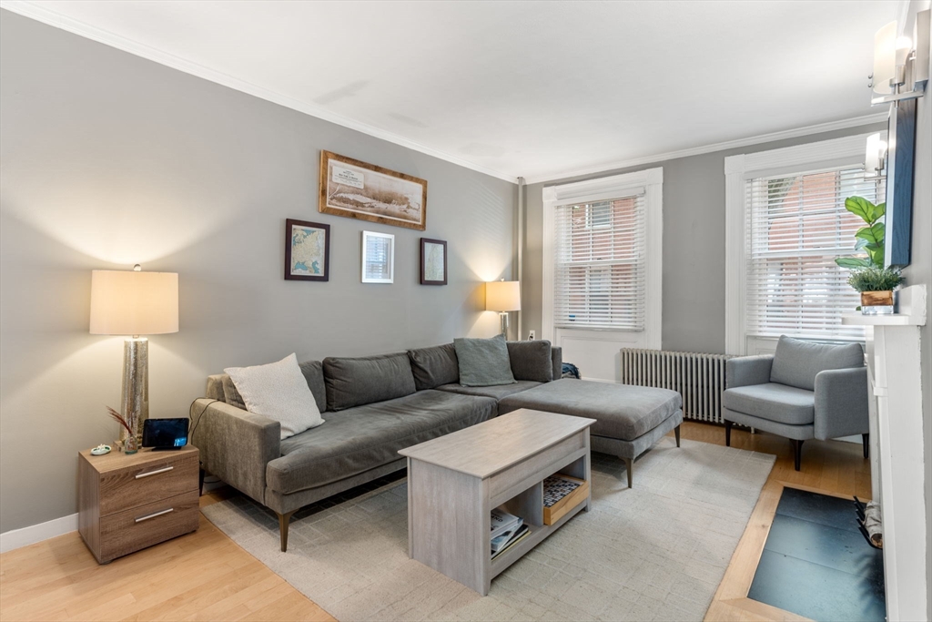 8 Melrose St, Back Bay