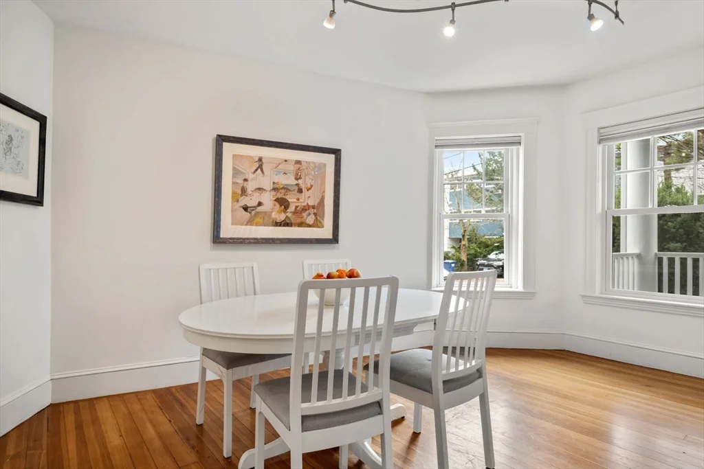 10 Bowdoin St, Neighborhood Nine