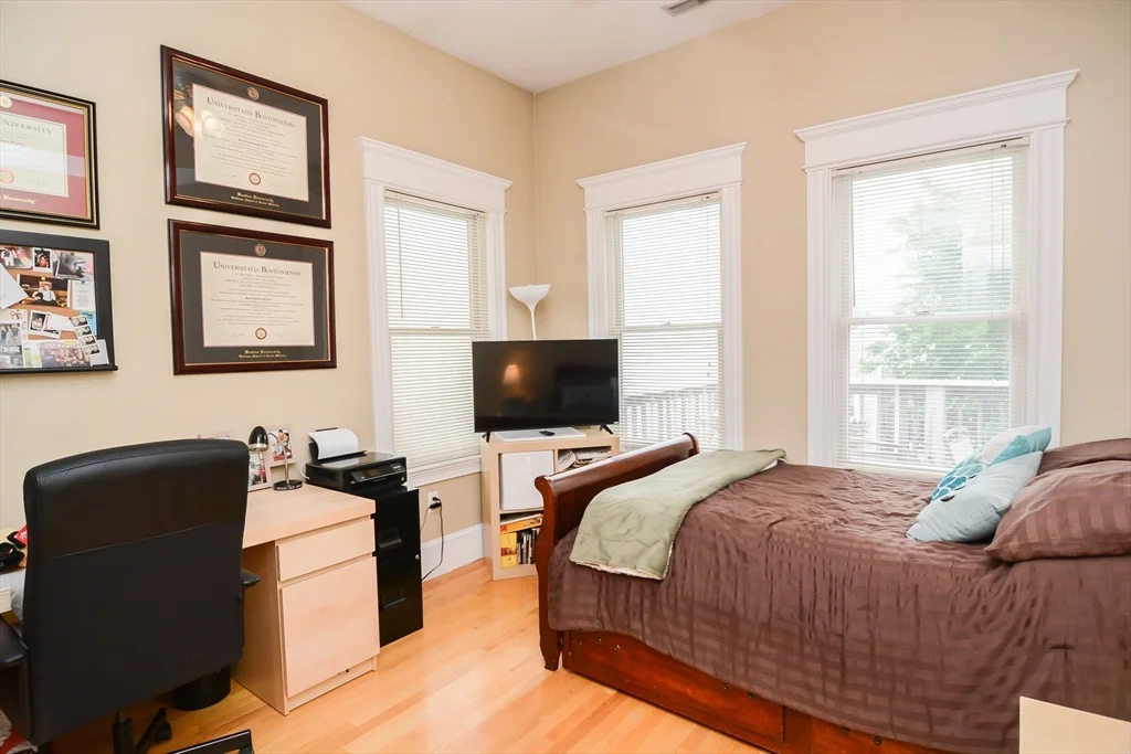 193 W 8th St, South Boston