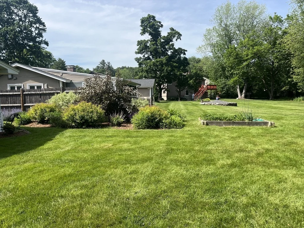 15 Leonard Rd, Framingham