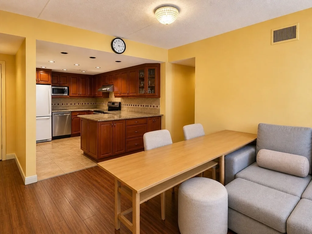 51 John, North Brookline