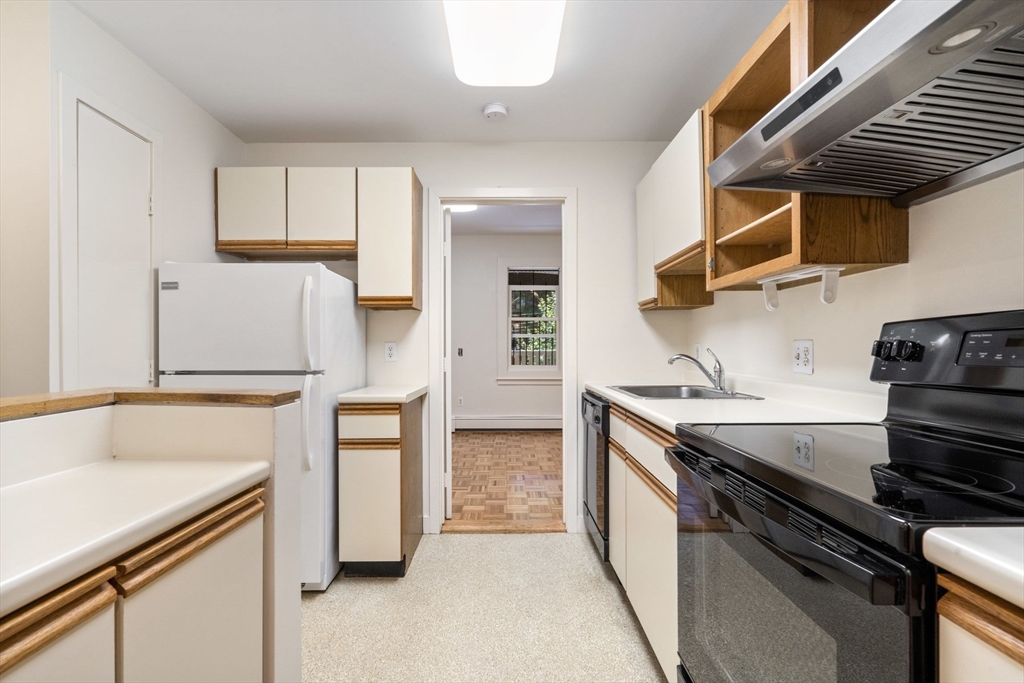 24 Braddock Park, South End