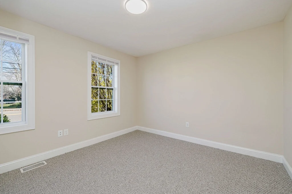 687 Washington St, Easton