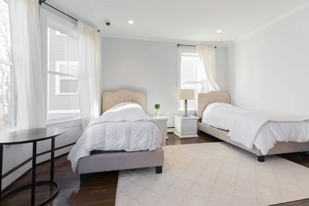 27 Howland St, Roxbury