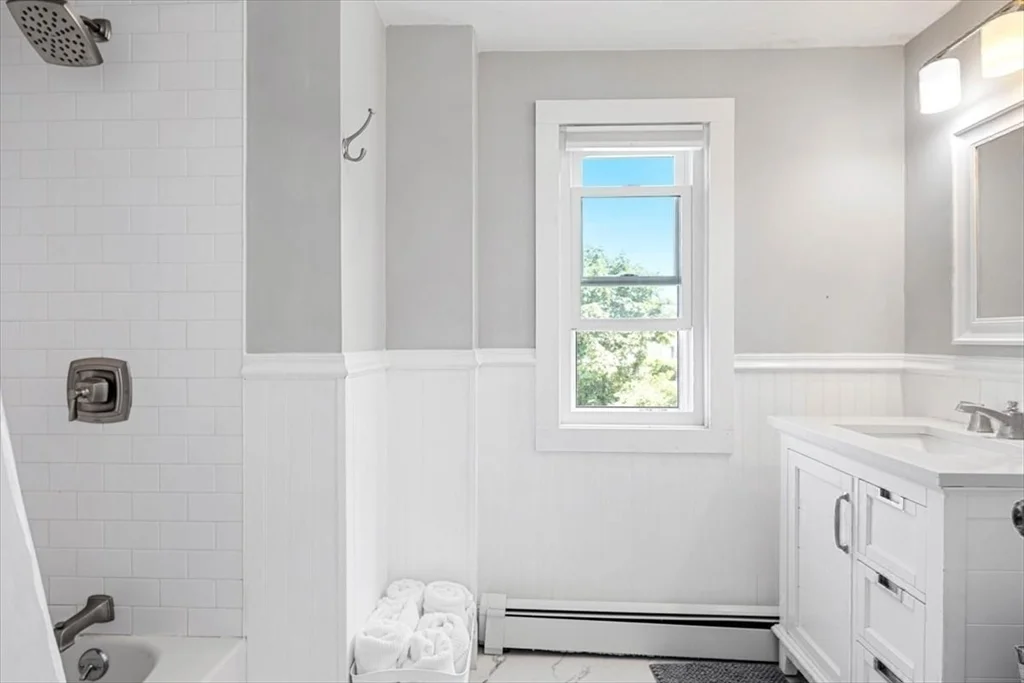 36 Sunset Ave Winter Rental, Hull