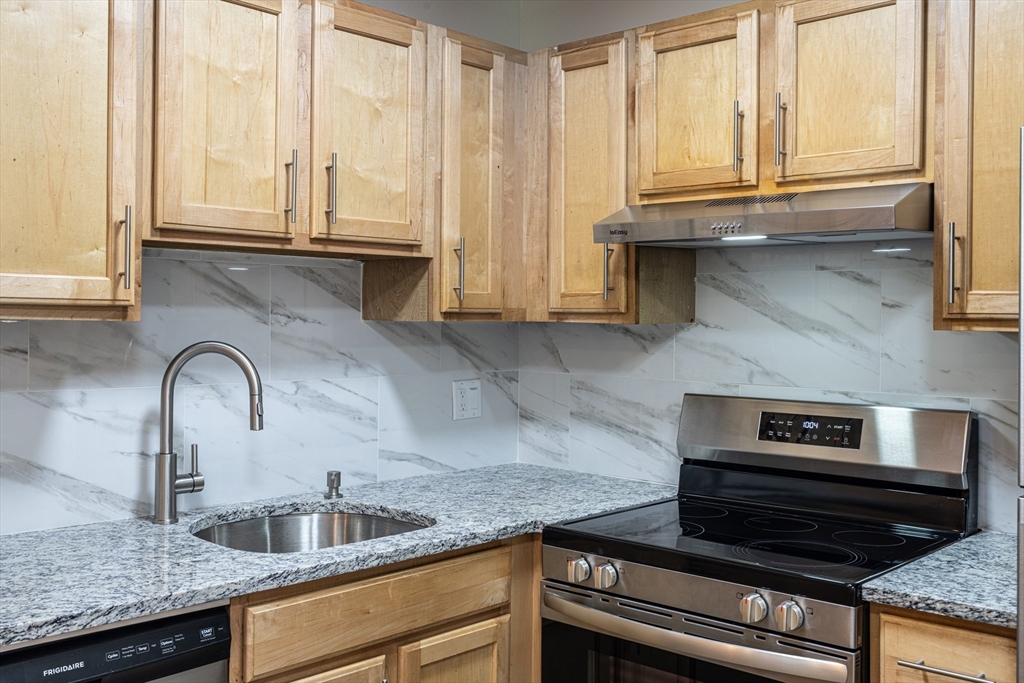 256 Parker Hill Ave, Mission Hill