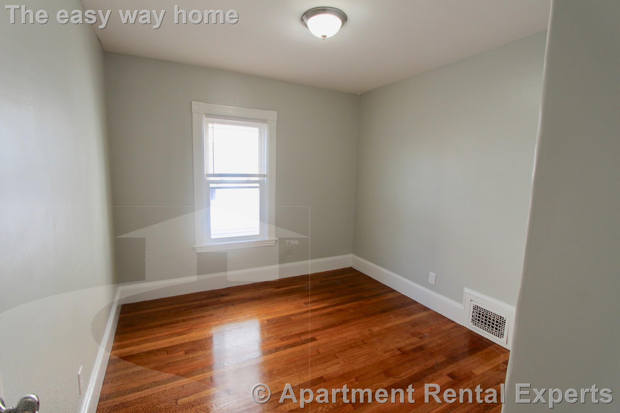 34 Russell St, Malden Center