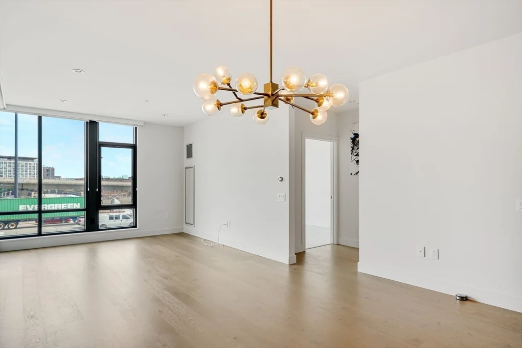 40 Traveler St, South End