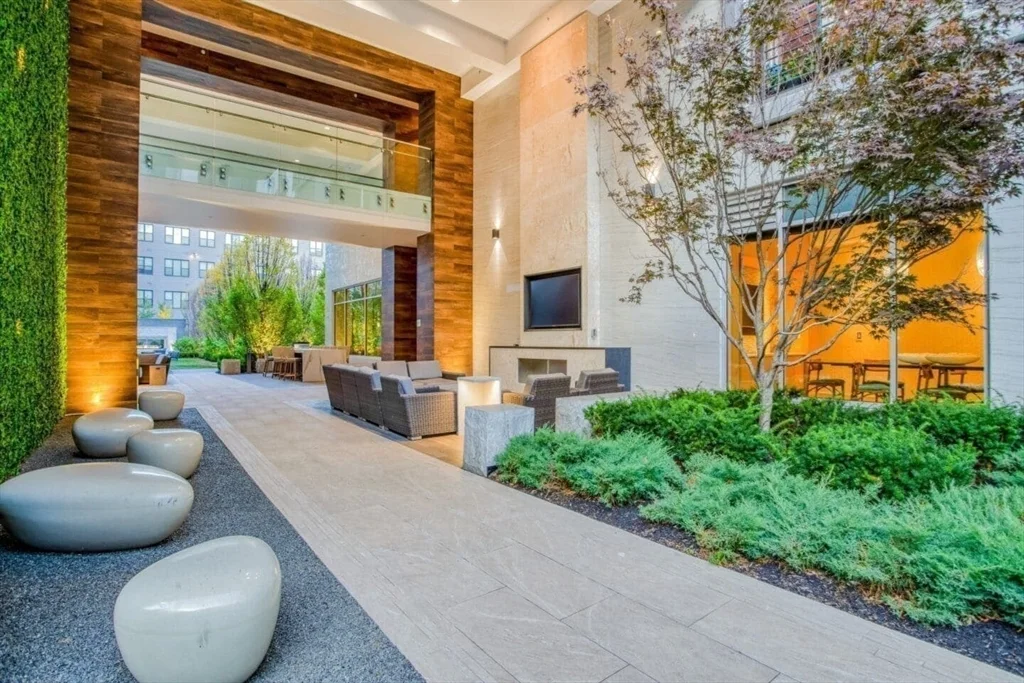 60 Locust St, Medford