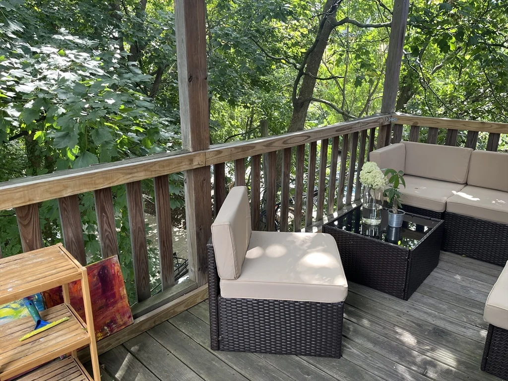 15 Parkton Rd, Jamaica Plain