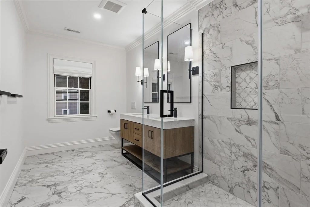 959 Chestnut St, Newton